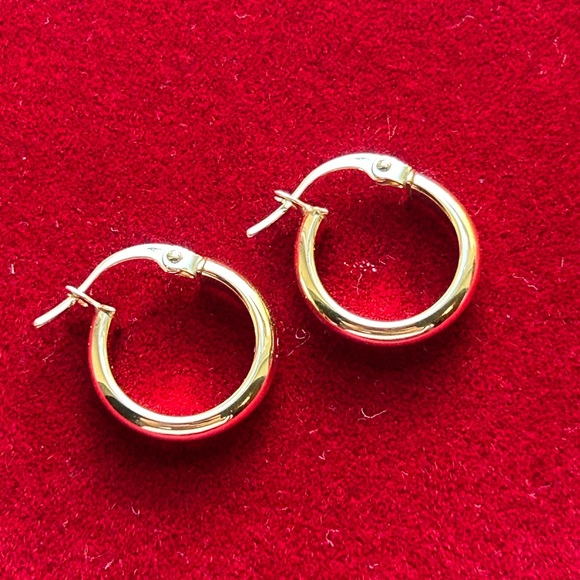 BRANDNEW 18K LOOP EARRINGS YELLOW GOLD WITH STAMP!! - Picture 2 of 3